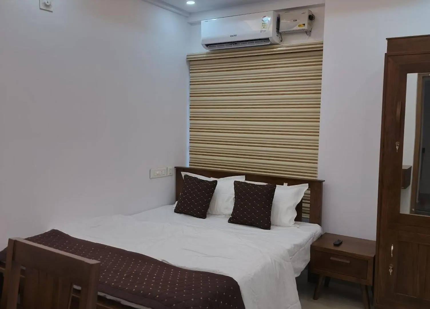 Posh 1 Bhk Apt With Temple View In Guruvayur B1001 0*,
