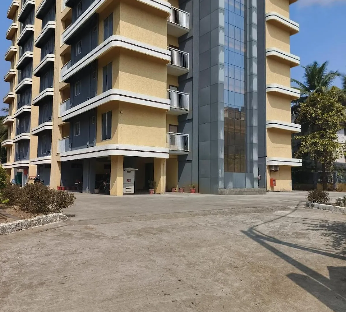 Posh 1 Bhk Apt With Temple View In Guruvayur B1001 India