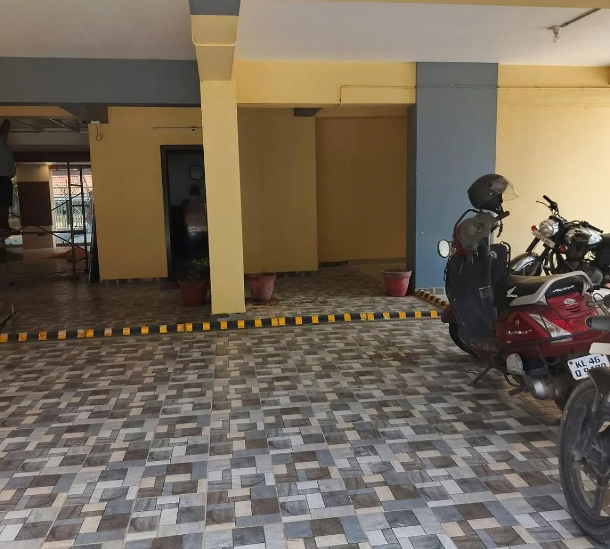 Posh 1 Bhk Apt With Temple View In Guruvayur B1001 0*,